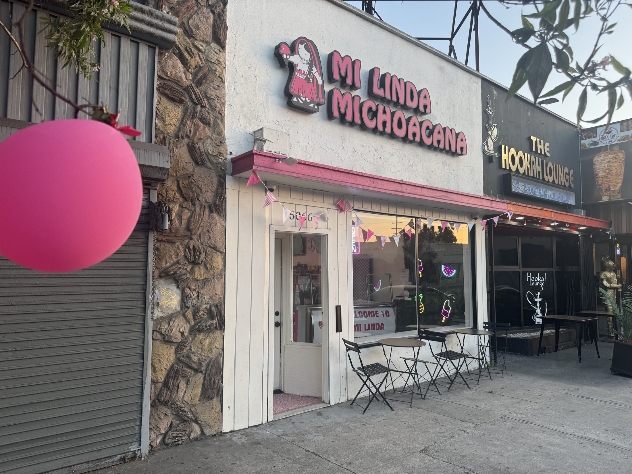 Mi Linda Michoacana storefront on Pico Blvd, next to The Hookah Lounge